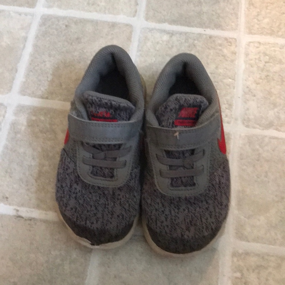 Boys Nike tennis shoes